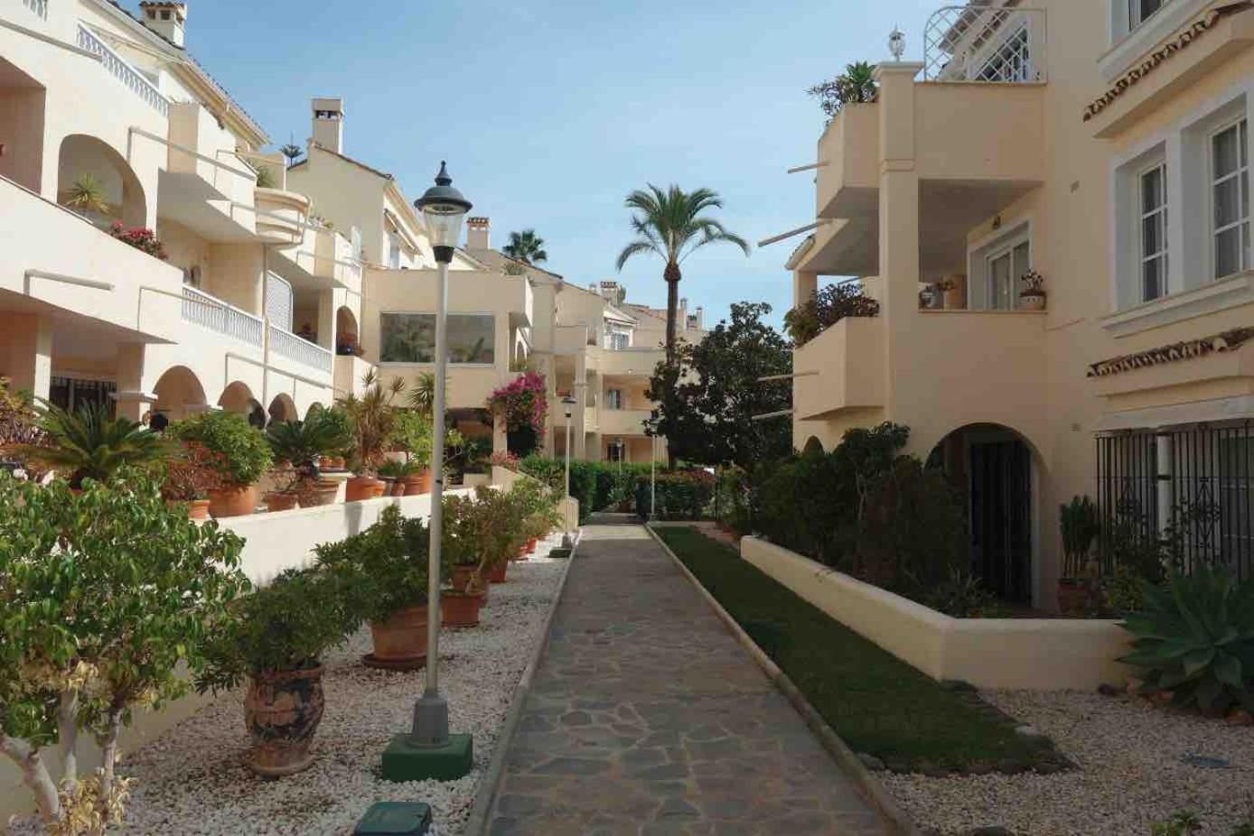 Apartment In El Paraiso - Near Puerto Banus エステポナ エクステリア 写真