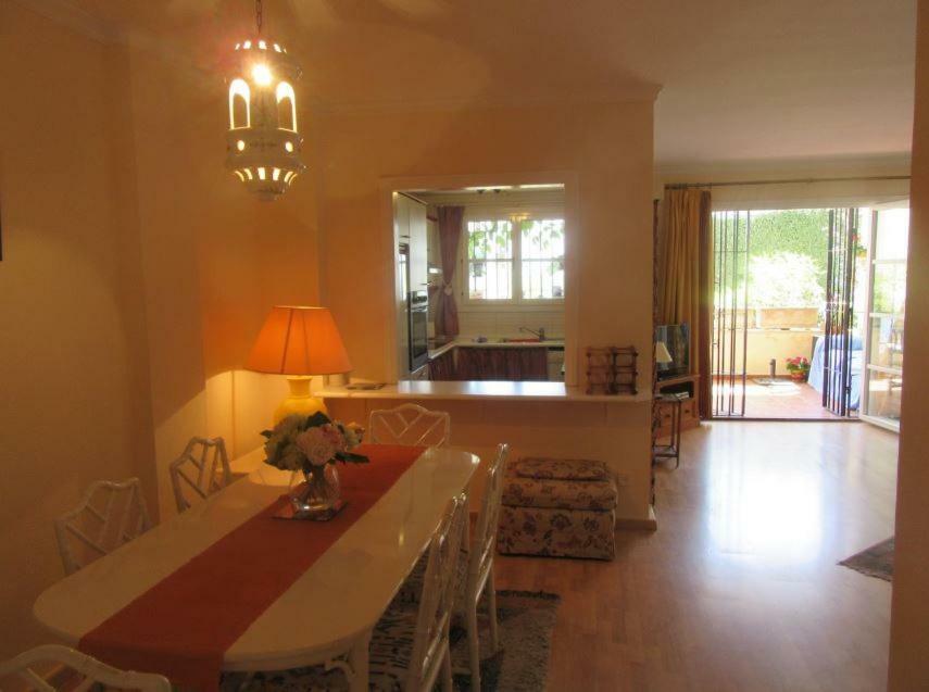 Apartment In El Paraiso - Near Puerto Banus エステポナ エクステリア 写真