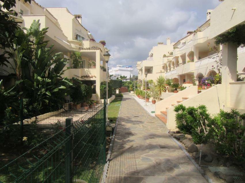 Apartment In El Paraiso - Near Puerto Banus エステポナ エクステリア 写真