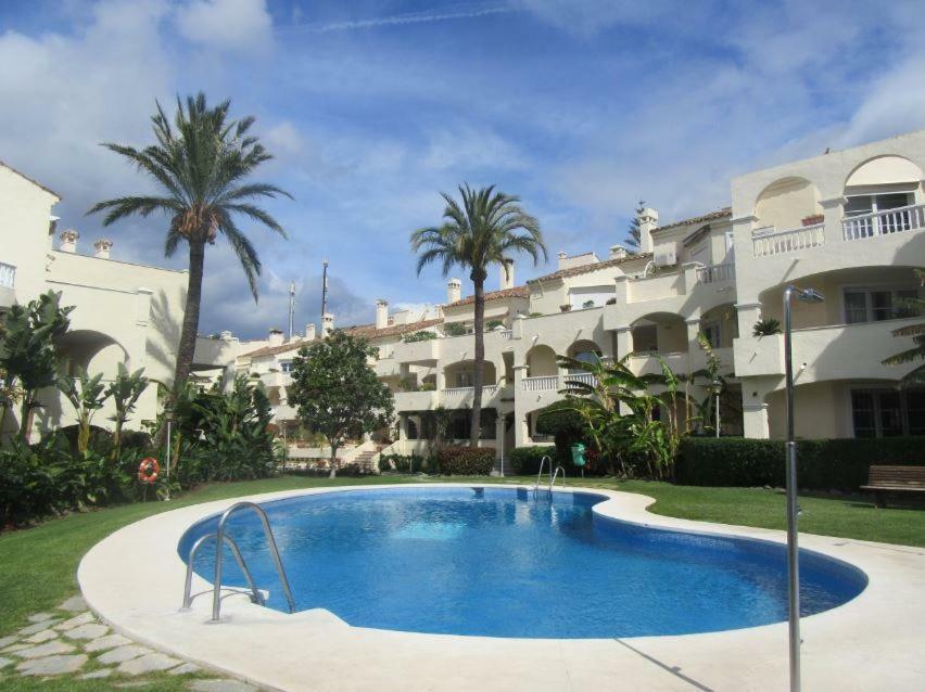 Apartment In El Paraiso - Near Puerto Banus エステポナ エクステリア 写真